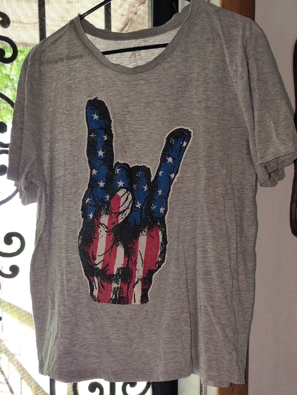 ❤️‍🔥10/$10❤️‍🔥 Men's American Dream Flag Rock Hand Graphic T-Shirt Size L
